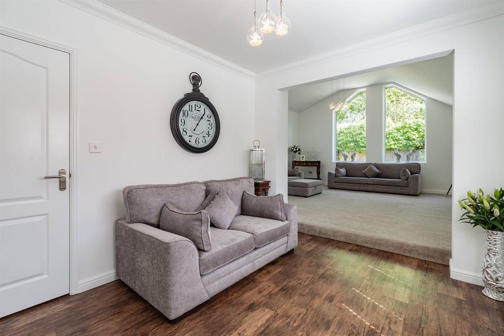 Property photo 3 of 28