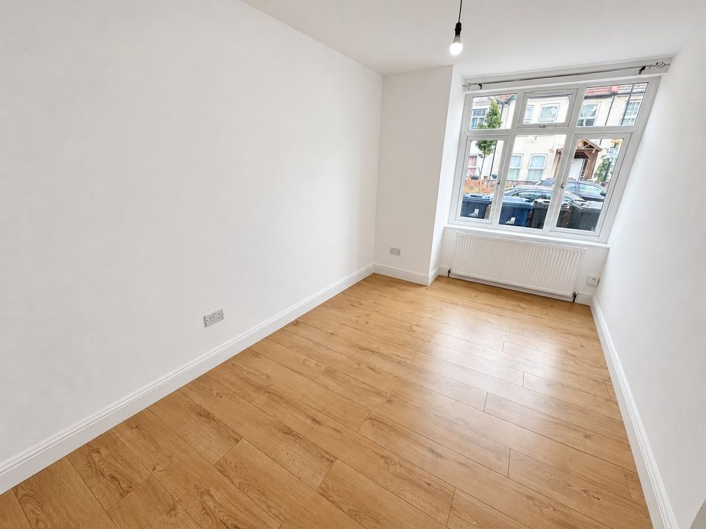 Property photo 1 of 4 2 Bed Flat To Rent Adelaide Road, Southall Ub2 5Px
