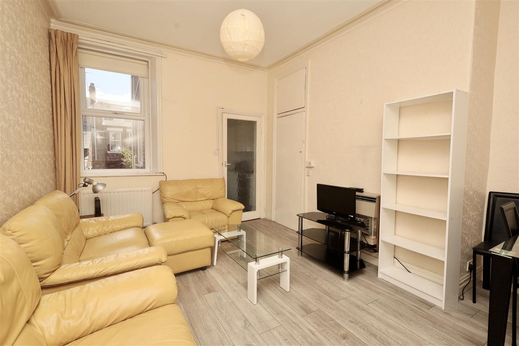 Property photo 1 of 9 2A0A3A49-1353-4127-A8D3-95C062625E63_1_201_A.Jpeg