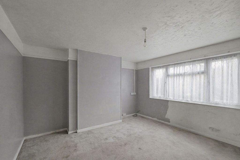 Property photo 3 of 12 20251217032152_P1008334_T8Jst.Jpg