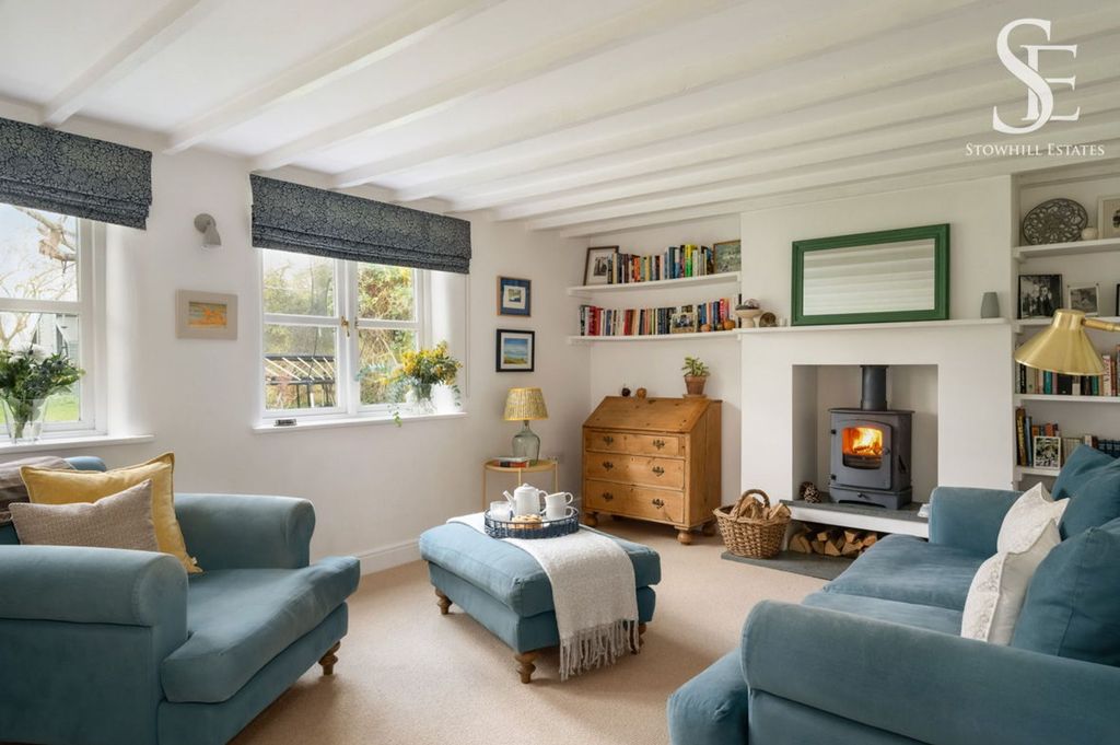 Property photo 3 of 19 Living Room