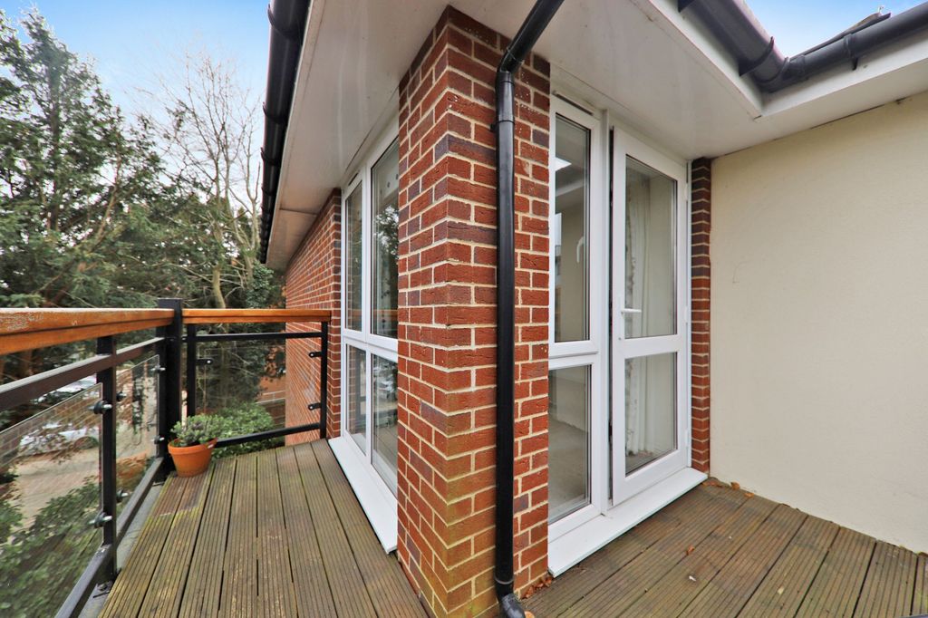 Property photo 3 of 14 Balcony (3)