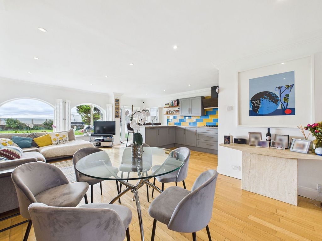 Property photo 3 of 41