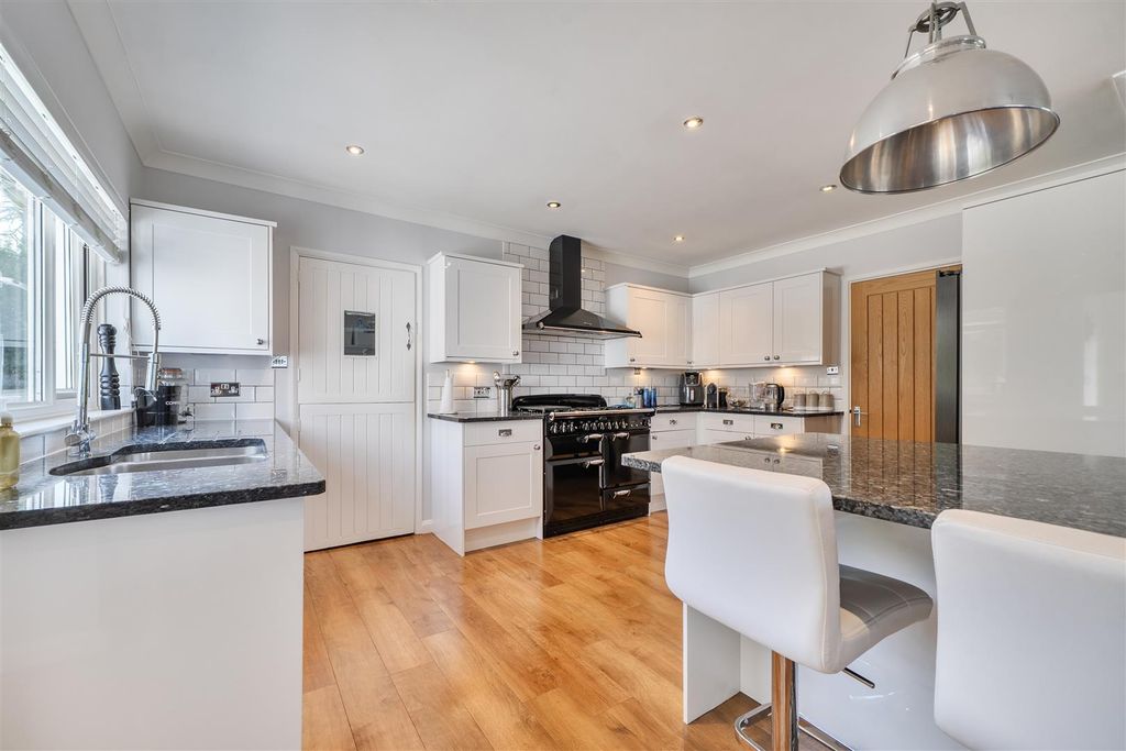 Property photo 2 of 26 1478036-11-6A58A40E66F8A.Jpg