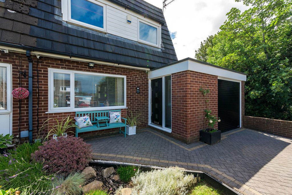 Property photo 2 of 31