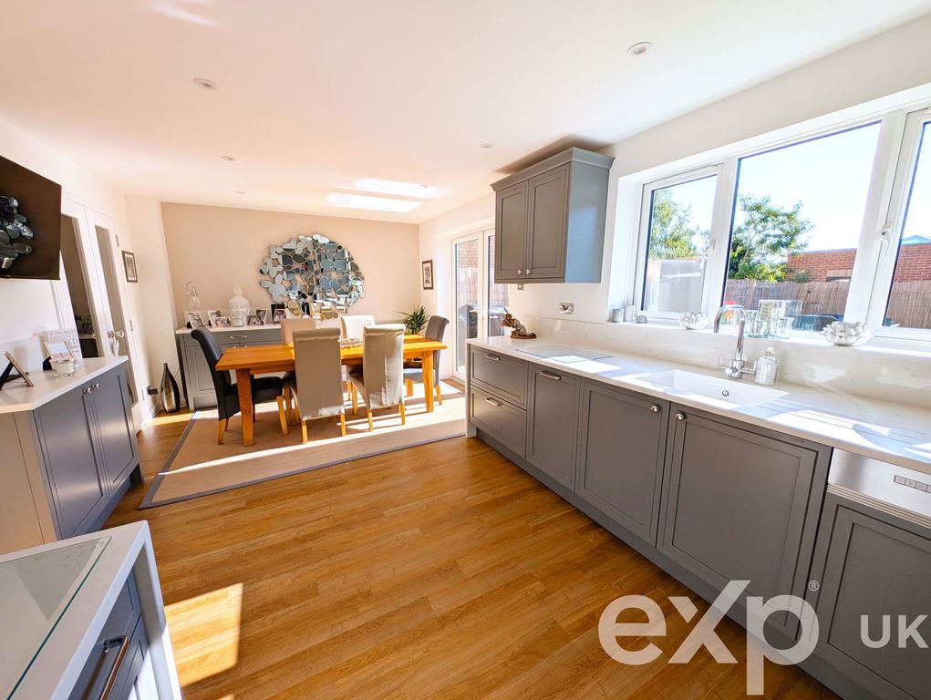 Property photo 2 of 28