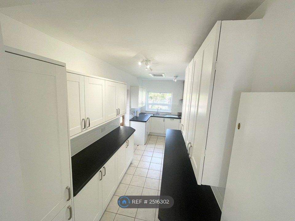 Property photo 3 of 26 Kitchen On Entrance