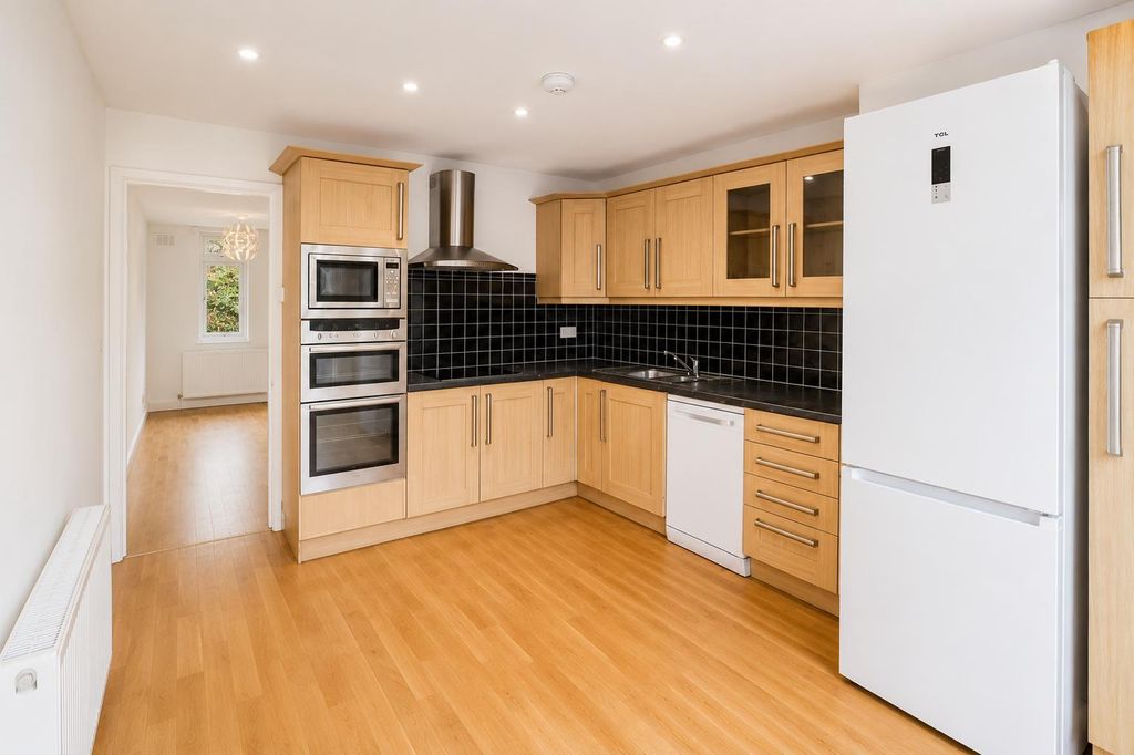 Property photo 3 of 20 Harrowgate Road E99713.Png
