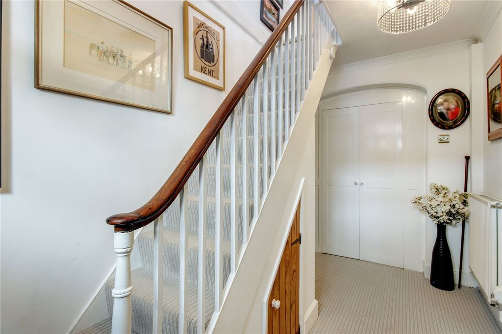 Property photo 3 of 19 Hallway