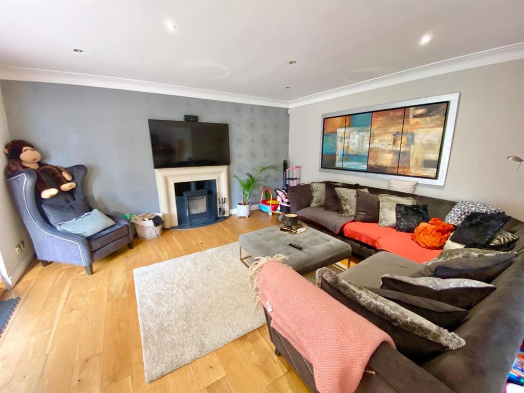 Property photo 3 of 23