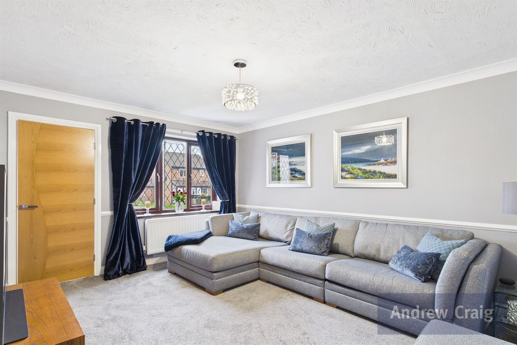 Property photo 2 of 19 Lounge