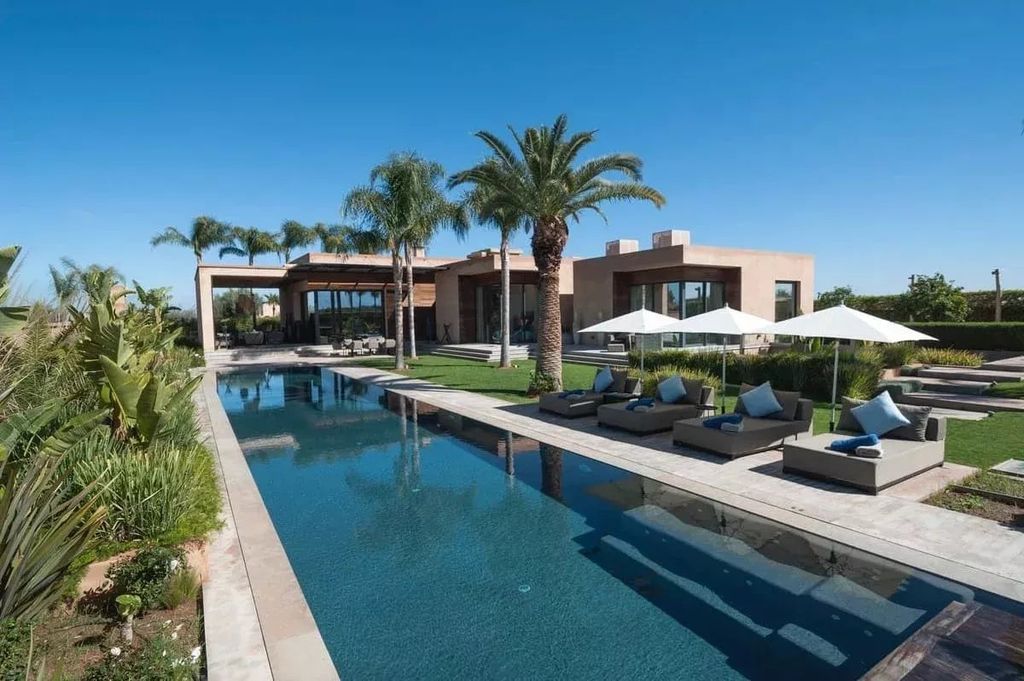 Property photo 1 of 7 Swimming Pool