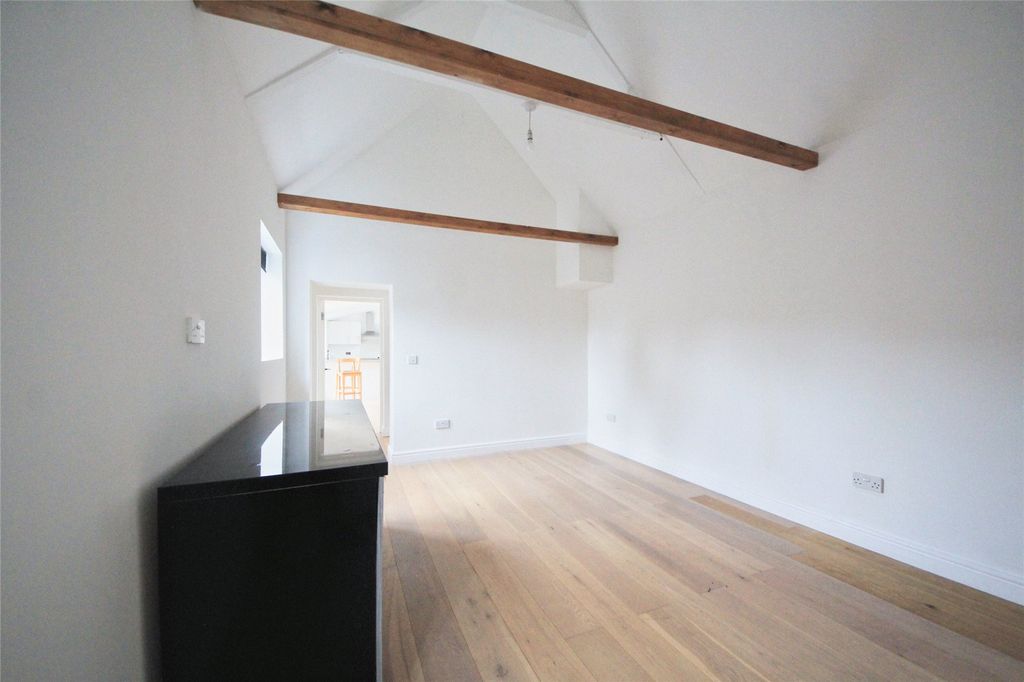 Property photo 3 of 17 Picture No. 05