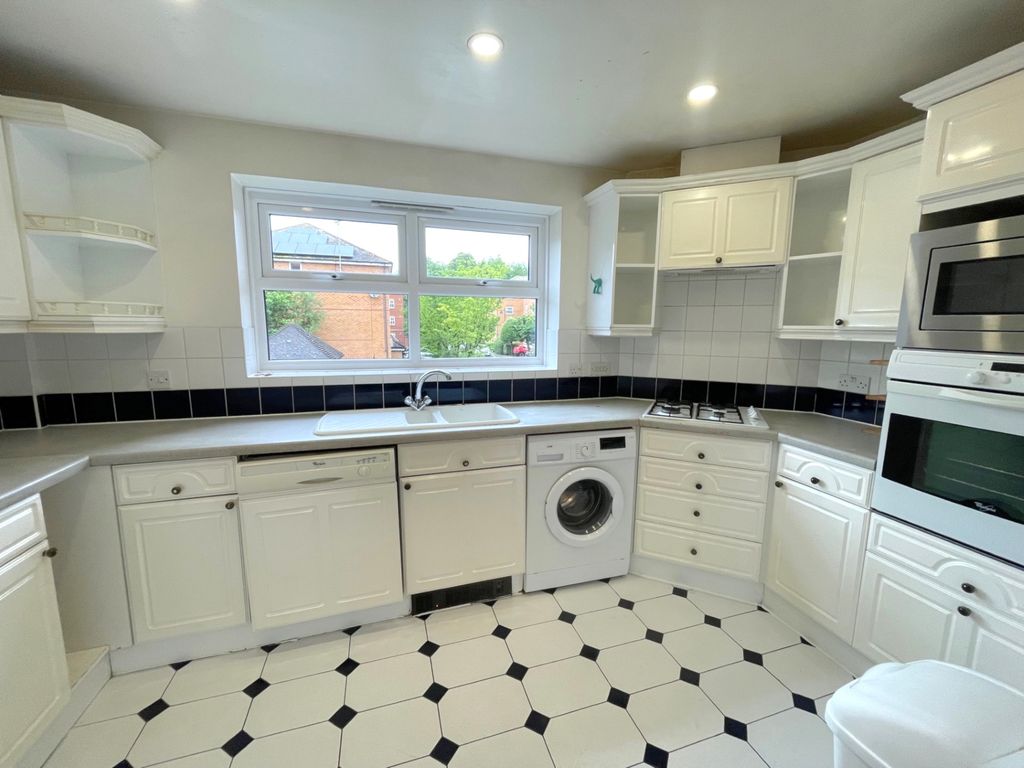 Property photo 3 of 8 6ee962B6-6200-4Ed5-93A3-F2c4cc0Ec5Cb