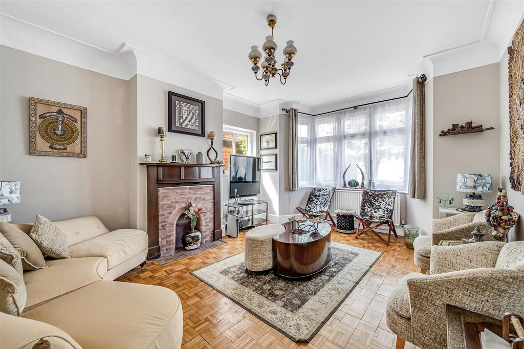 Property photo 2 of 19 2 Evelyn Grove-3.Jpg