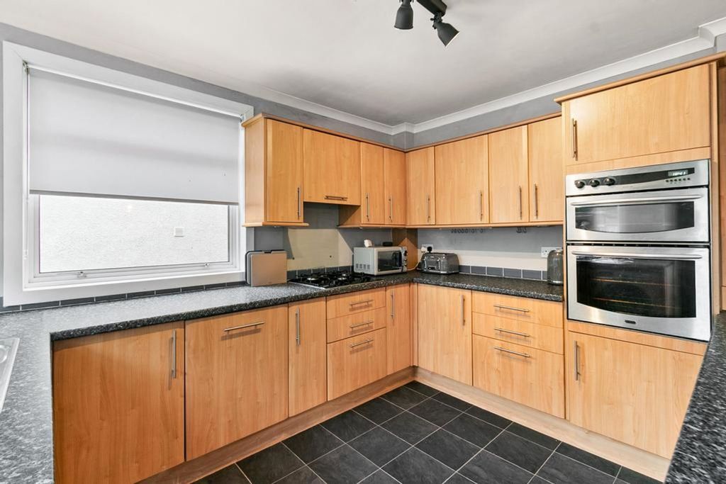 Property photo 3 of 31