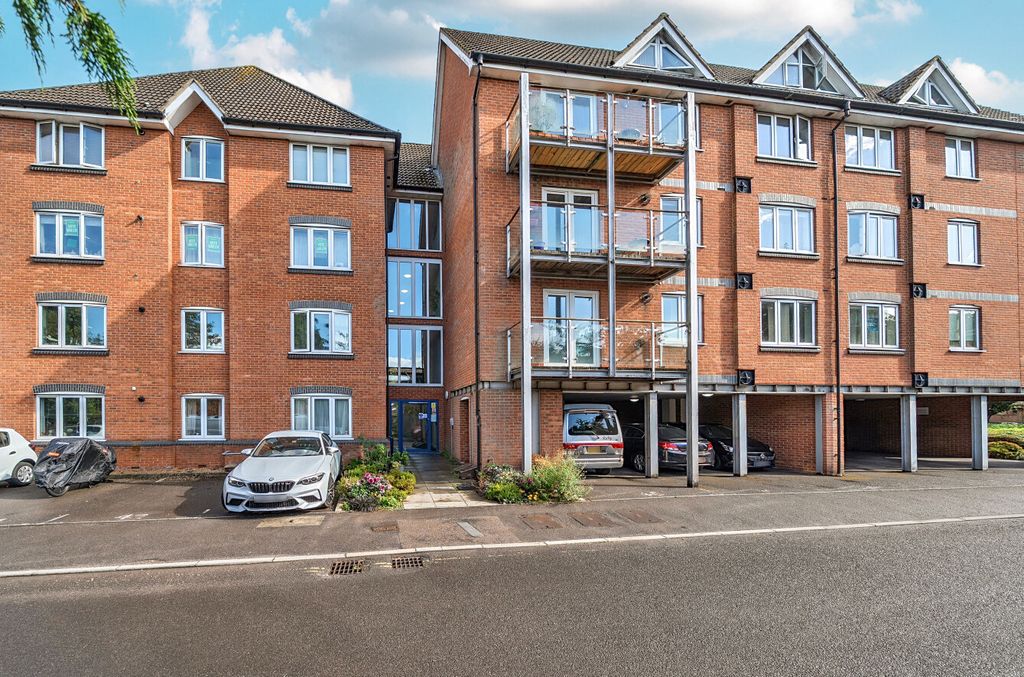 Property photo 1 of 11 1513119-7-1A048Fe...