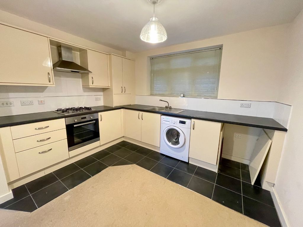 Property photo 3 of 8 4700423