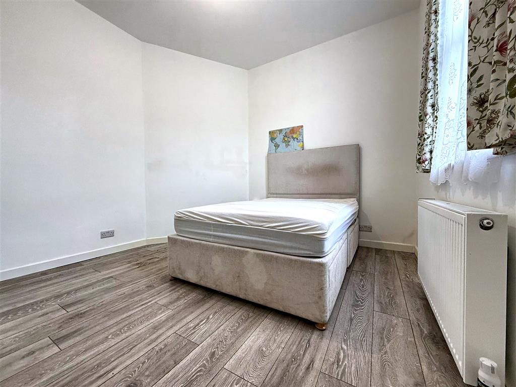 Property photo 2 of 4 Bedroom