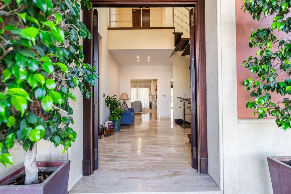 Property photo 2 of 88