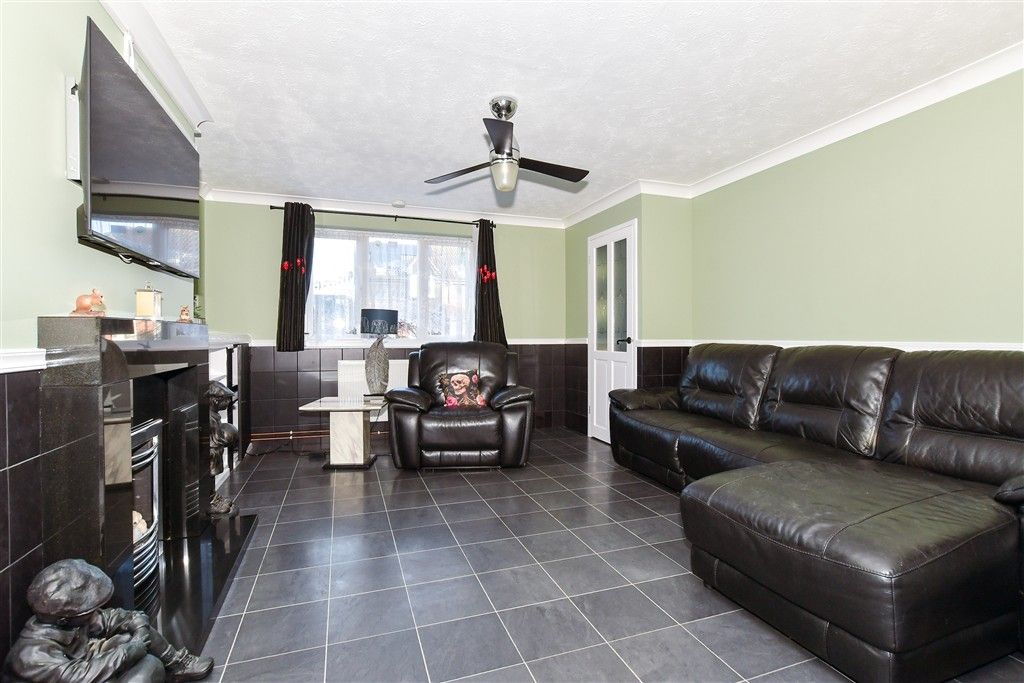 Property photo 2 of 11 Lounge