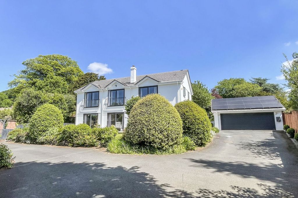 Property photo 1 of 41