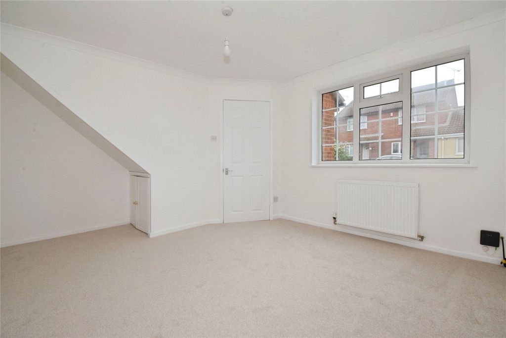 Property photo 2 of 21 Lounge