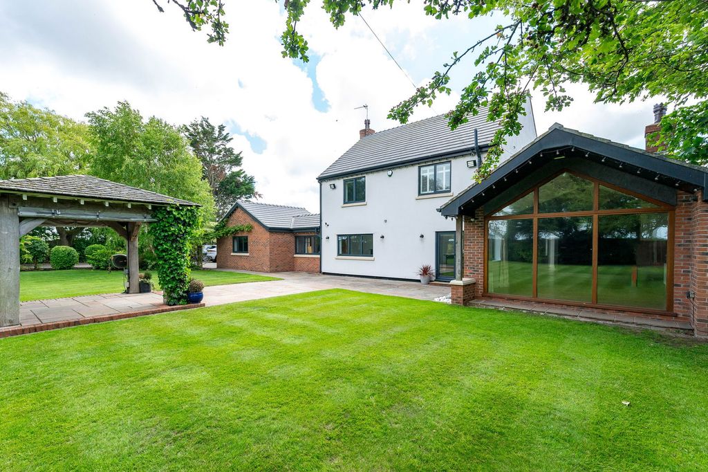 Property photo 1 of 42