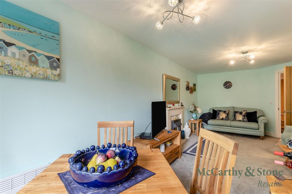 Property photo 3 of 21 8705965-Interior16.Jpg