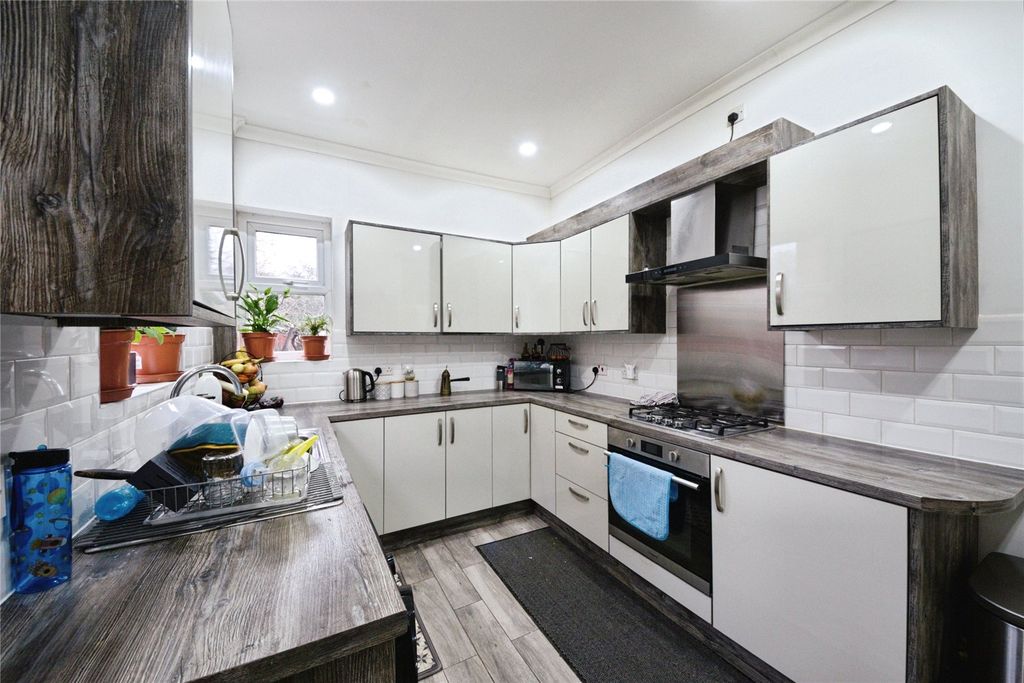 Property photo 3 of 30 Picture No. 02