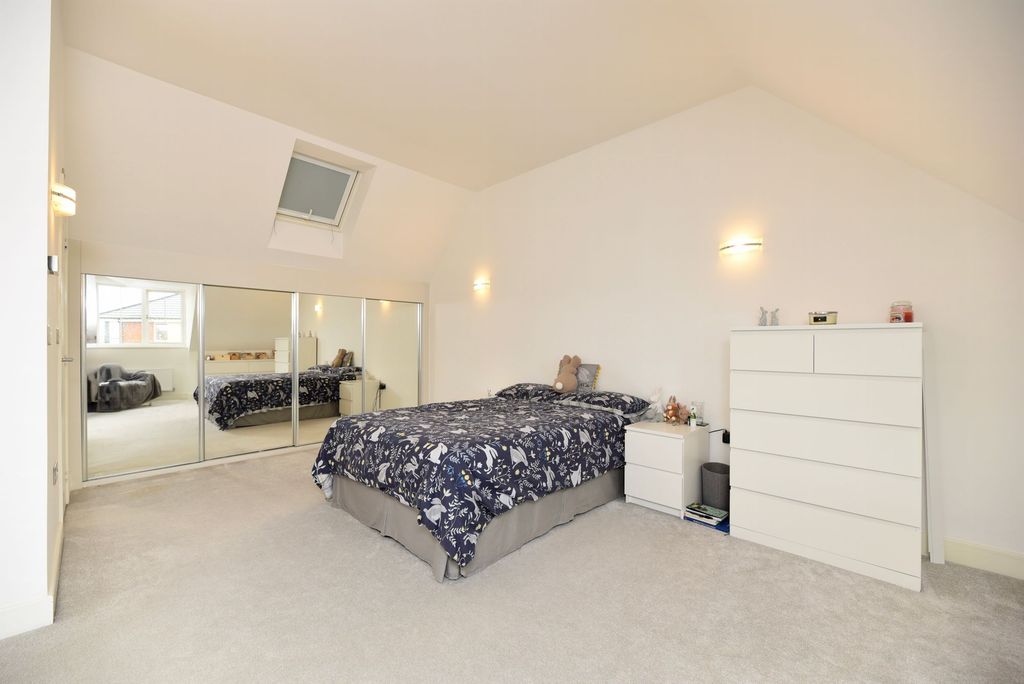 Property photo 2 of 24