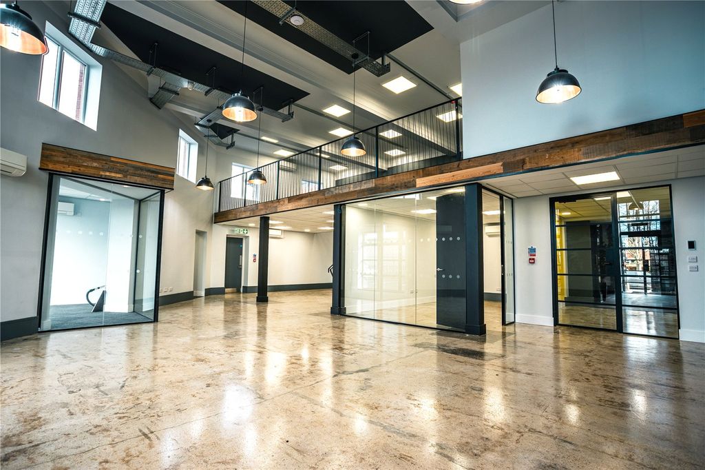 Property photo 2 of 14 Picture No. 12