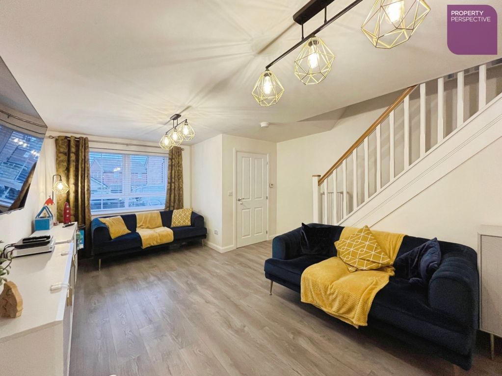 Property photo 3 of 17 Living Room