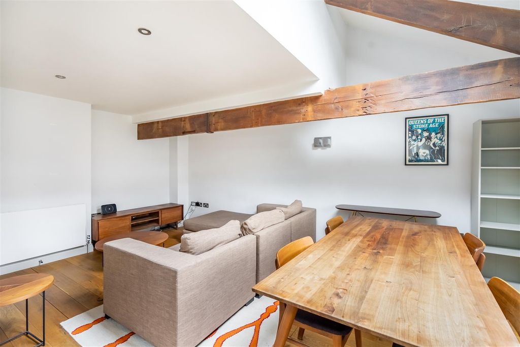 Property photo 3 of 17 2cm-12.Jpg