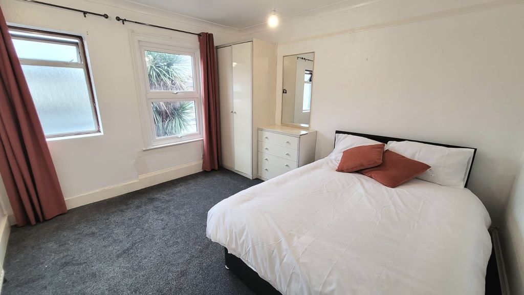 Property photo 2 of 12 Image