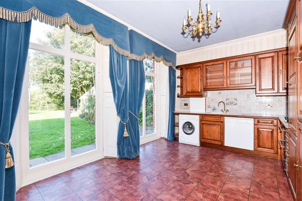 Property photo 2 of 11 Kitchen/Dining Area