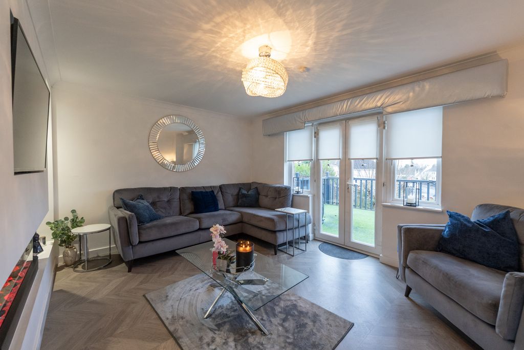 Property photo 2 of 32 Gallery