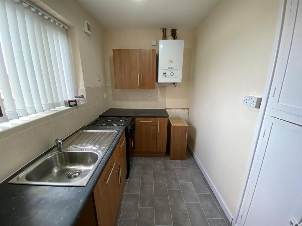 Property photo 2 of 10 Kitchen