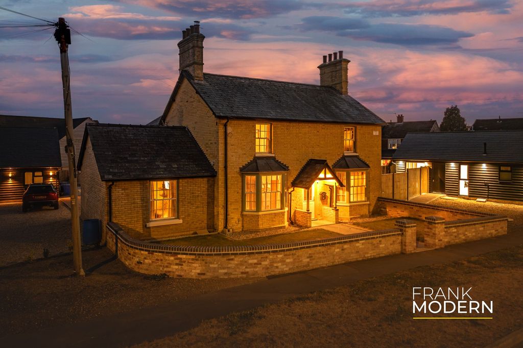 Property photo 1 of 59 Dusk