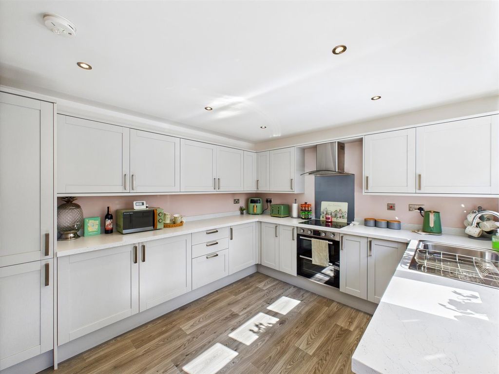 Property photo 2 of 23 Kitchen