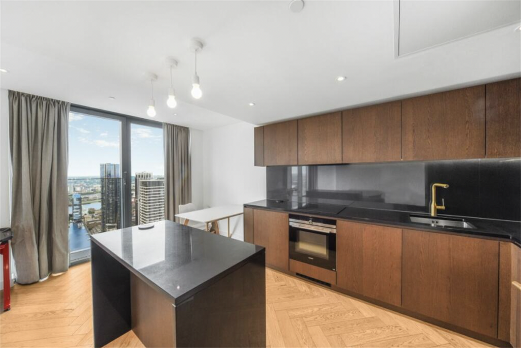 Property photo 3 of 19 Kitchen