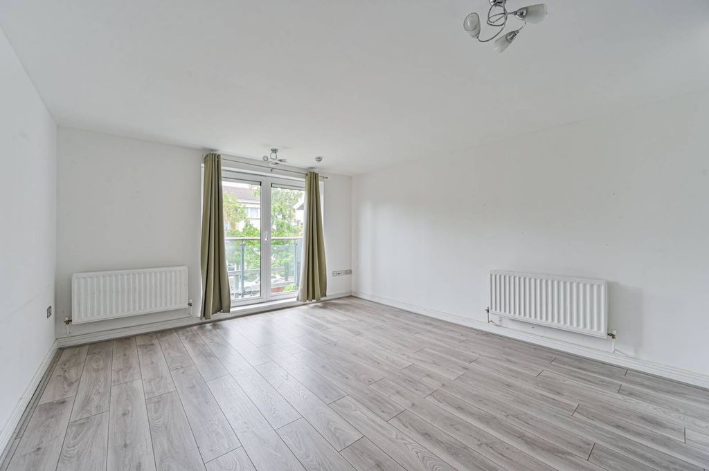 Property photo 2 of 9