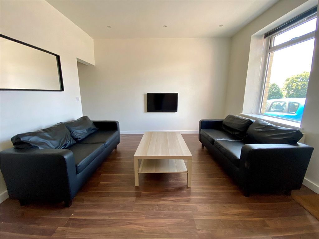 Property photo 3 of 18 Picture No. 35