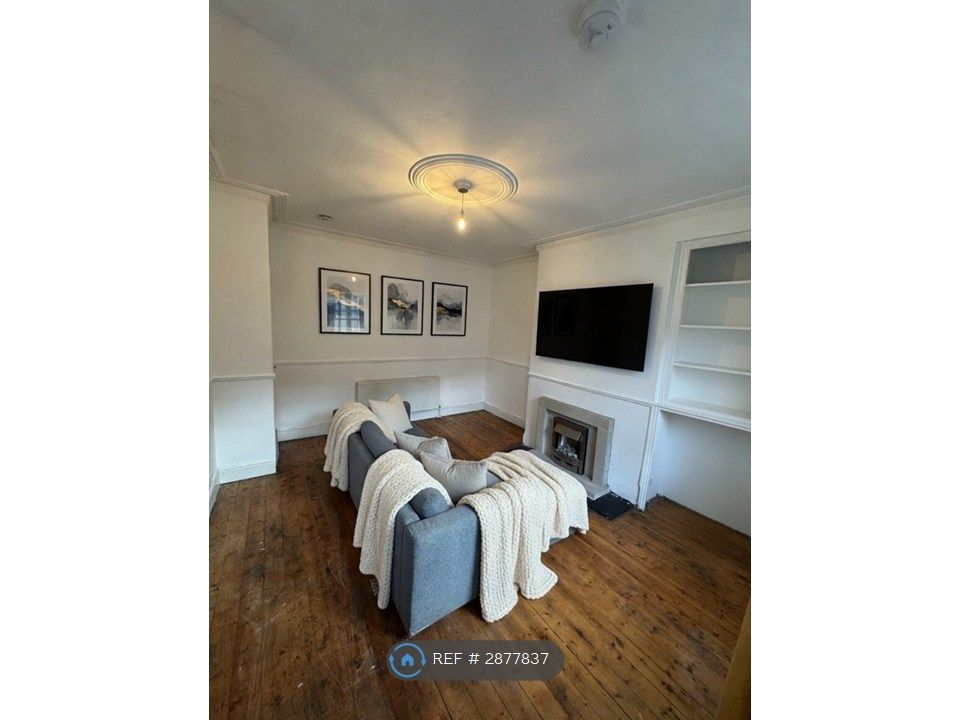 Property photo 2 of 10 Living Room