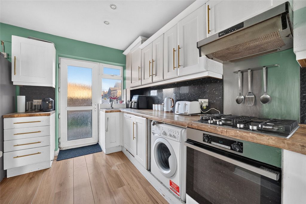 Property photo 3 of 19 Kitchen