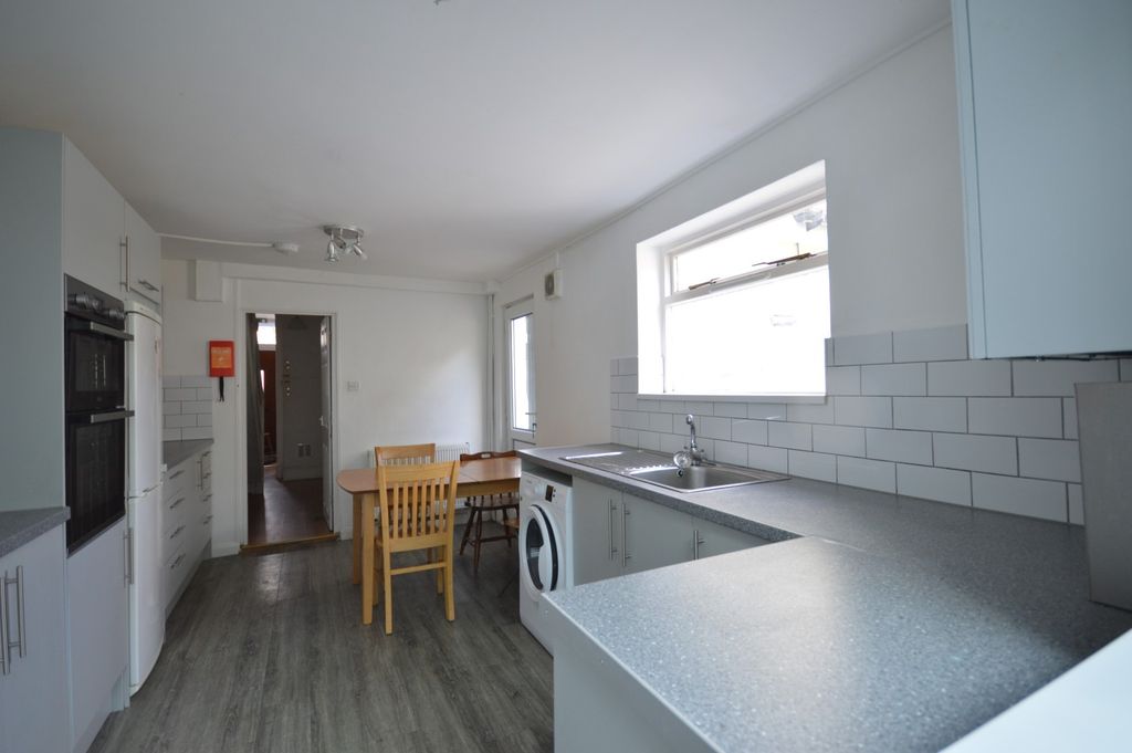 Property photo 3 of 14 Photo 06