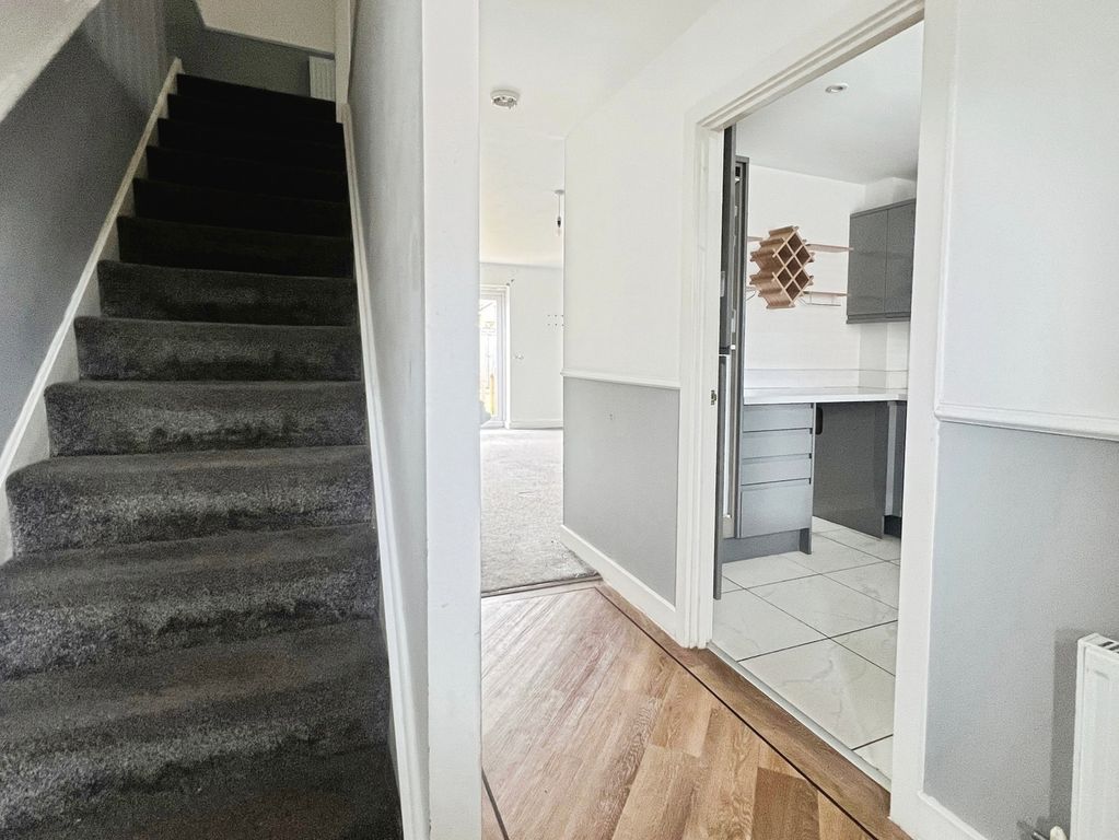 Property photo 2 of 17 Entrance Hall