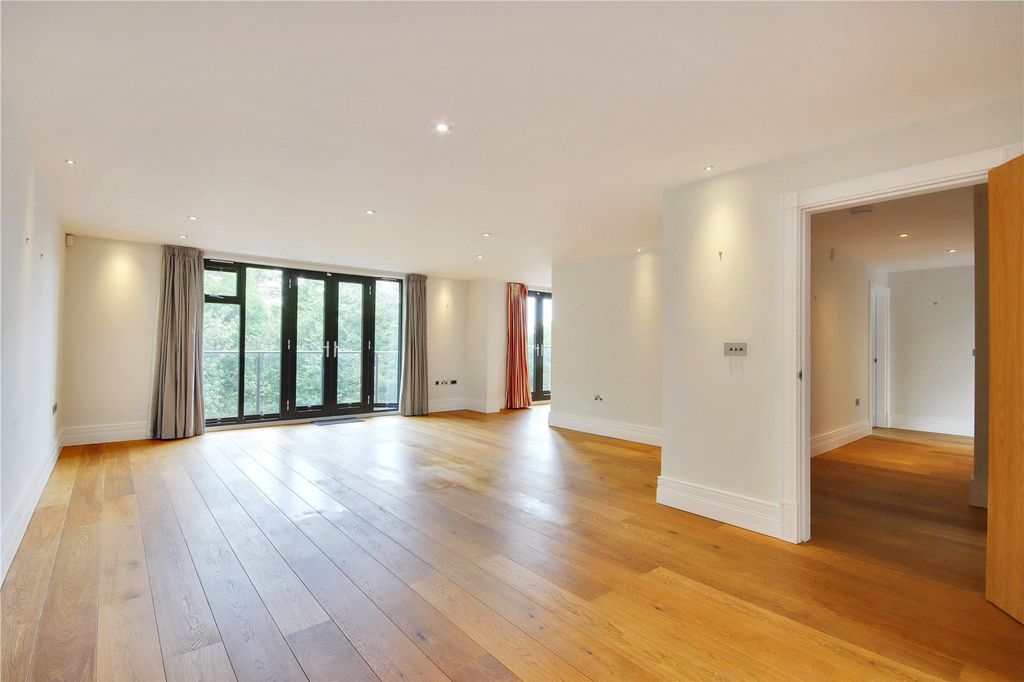 Property photo 1 of 13 Sitting Room
