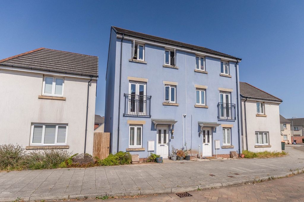 Property photo 1 of 32