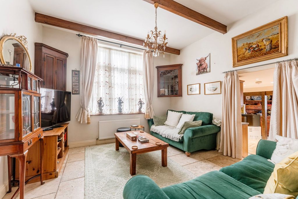 Property photo 2 of 18